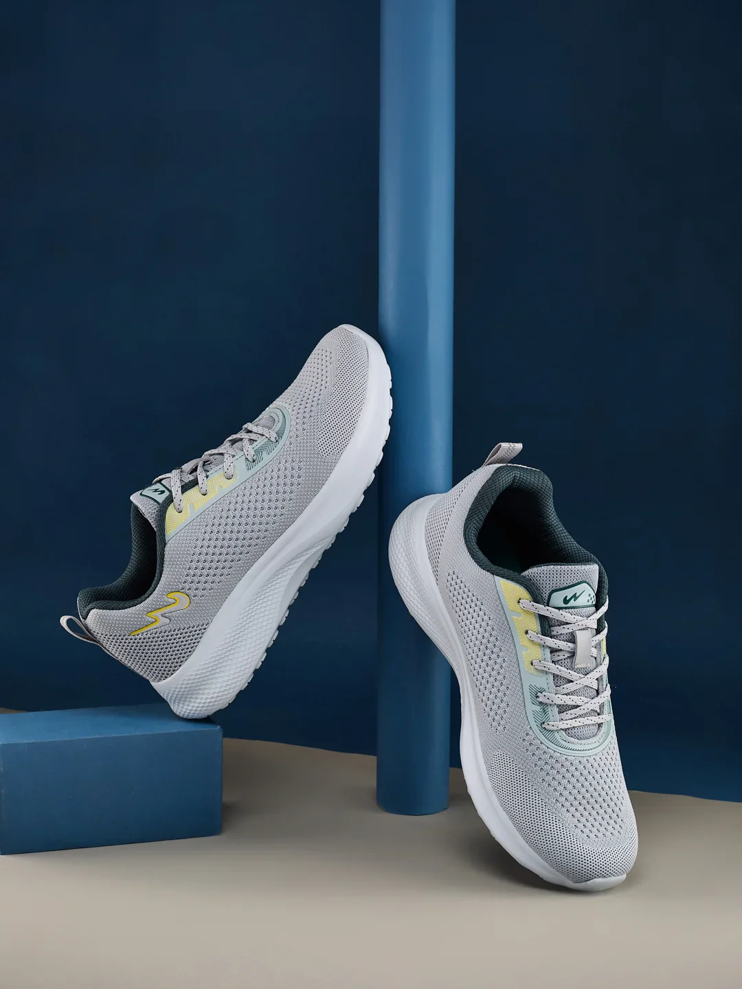 DIVIDE Grey Men's Running Shoes