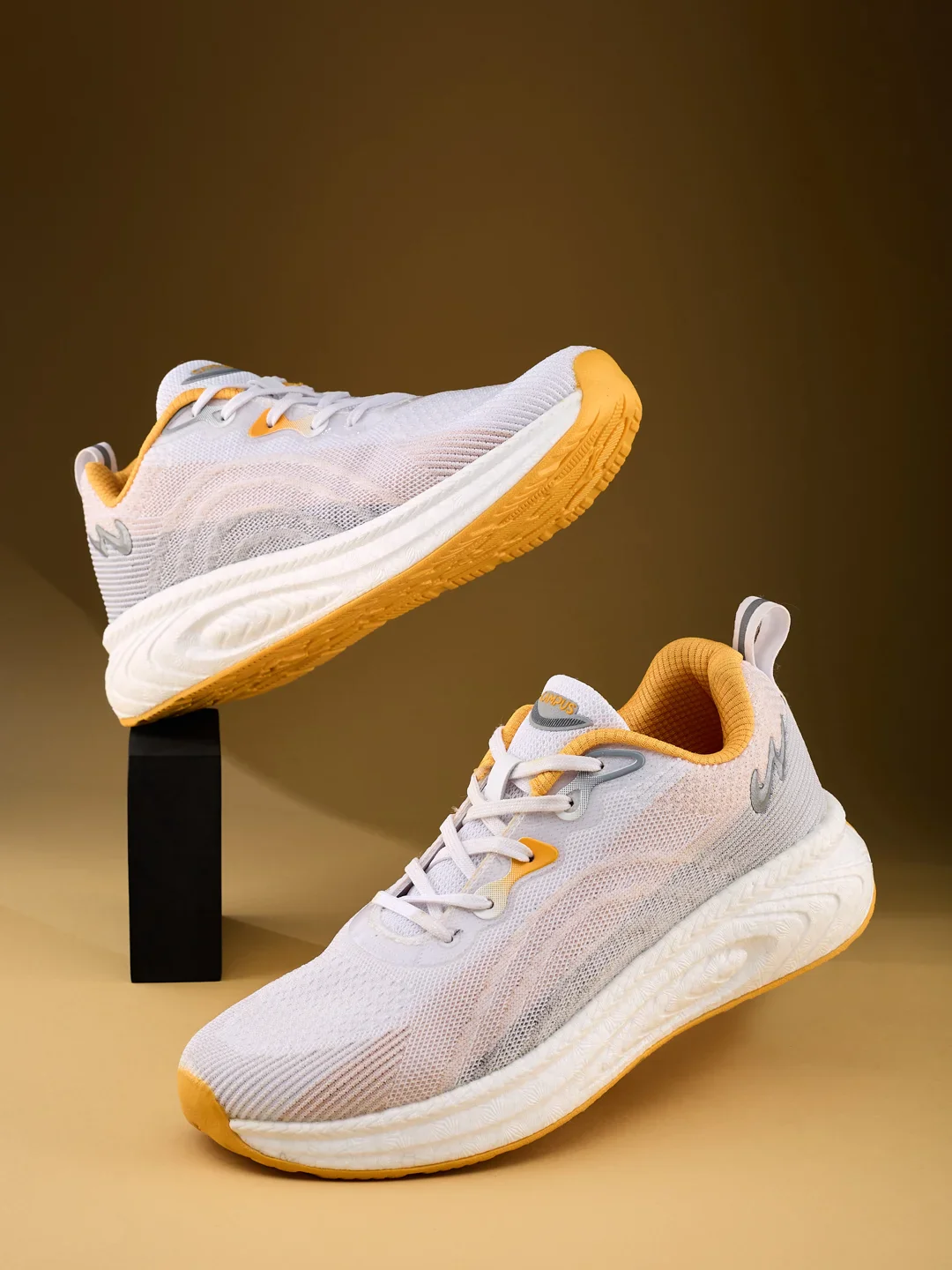 HYPE PRO White Men's Running Shoes