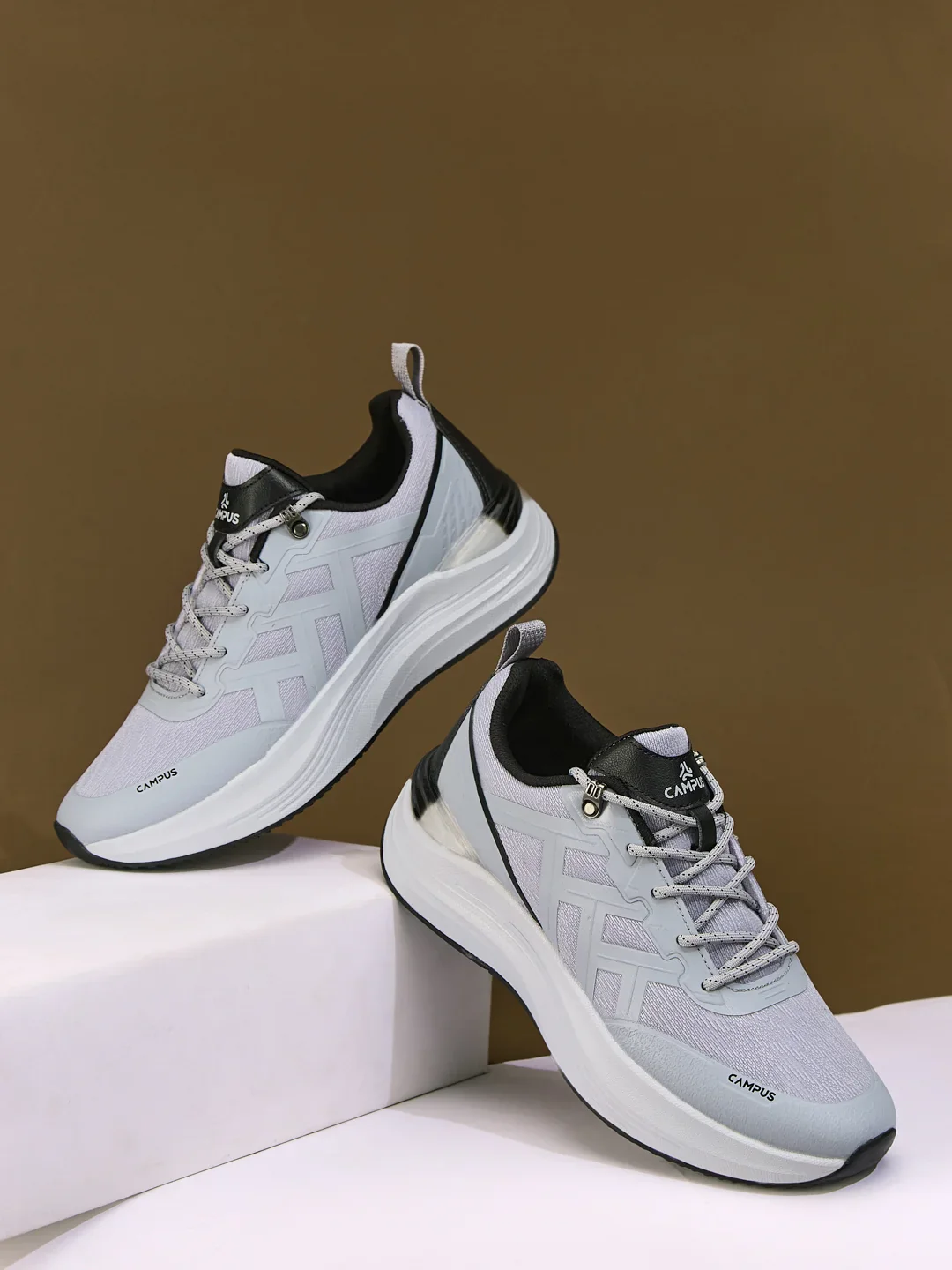 TRICK Grey Men's Running Shoes