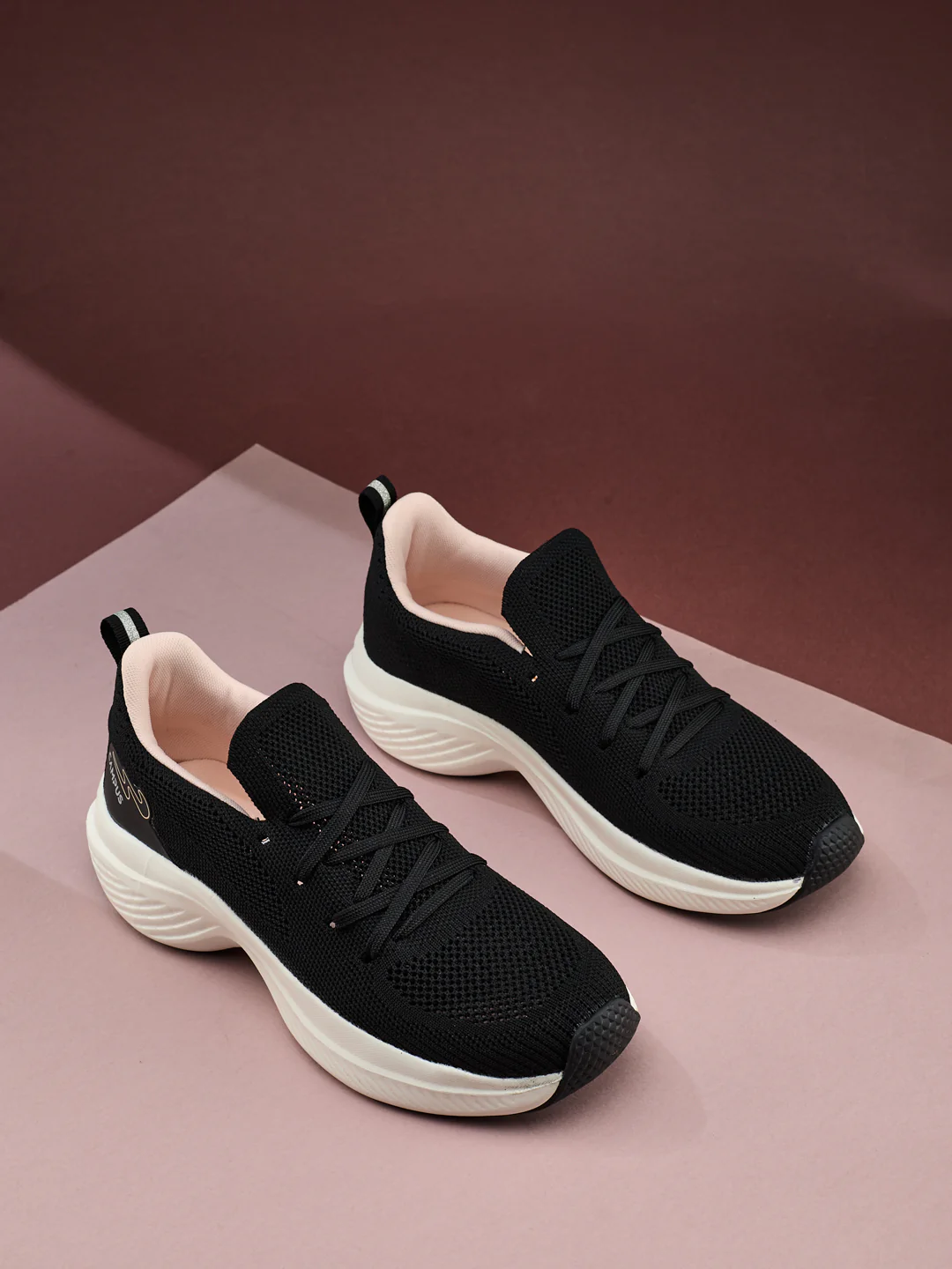 WILLO Black Women's Walking Shoes