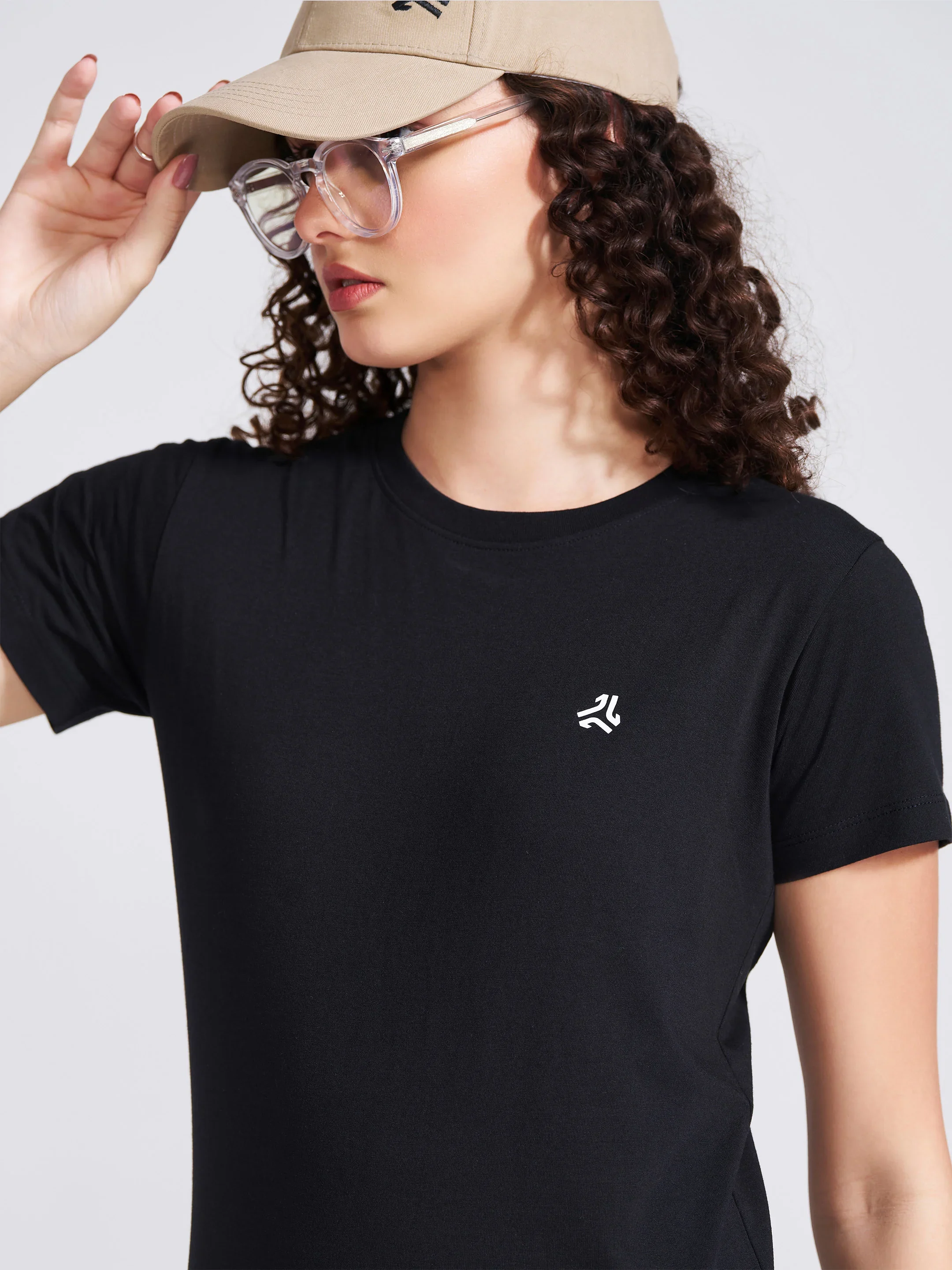 Women's Black Solid Round Neck T-Shirt - Image 3