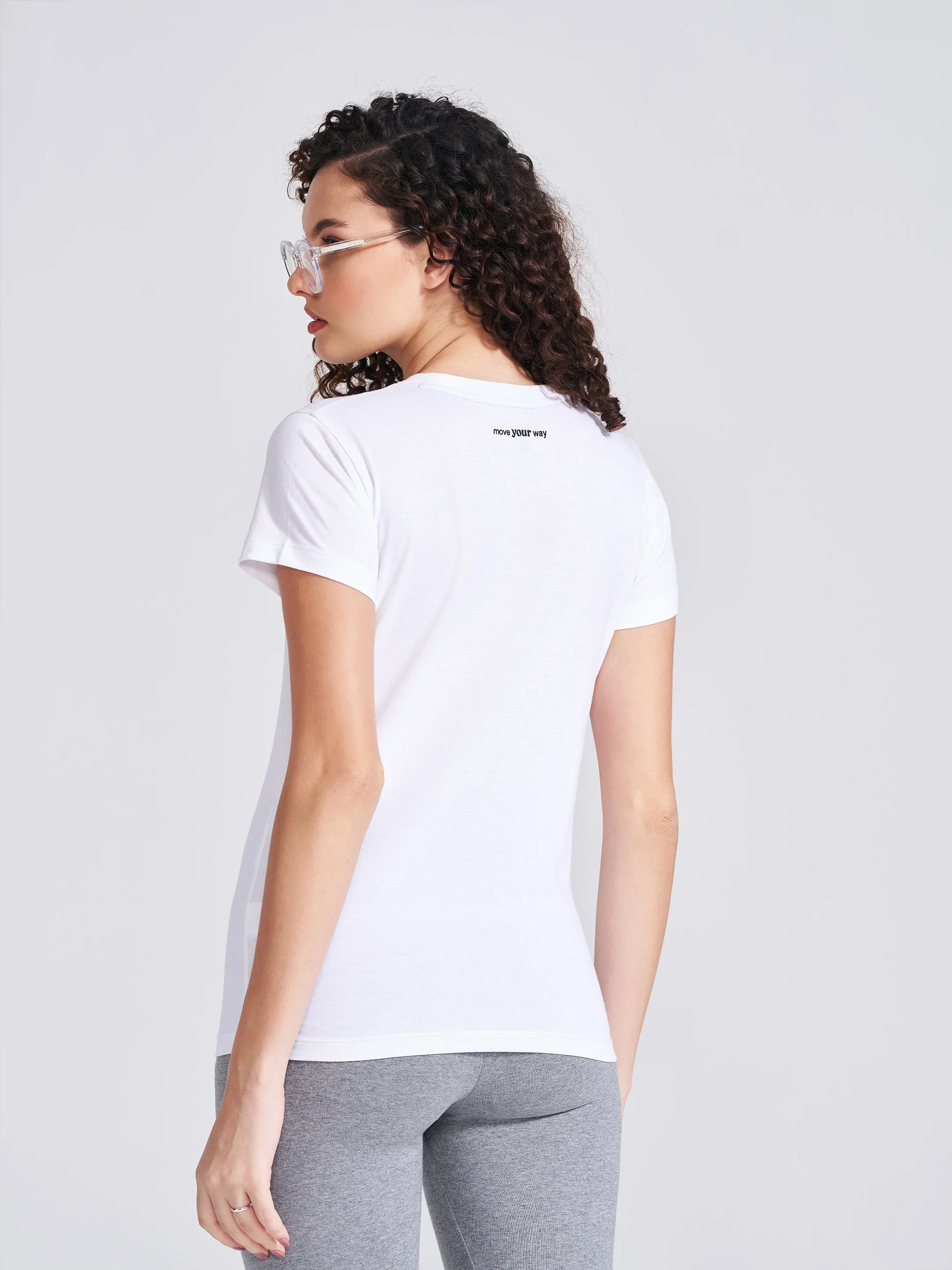 Women's White Solid Round Neck T-Shirt - Image 4