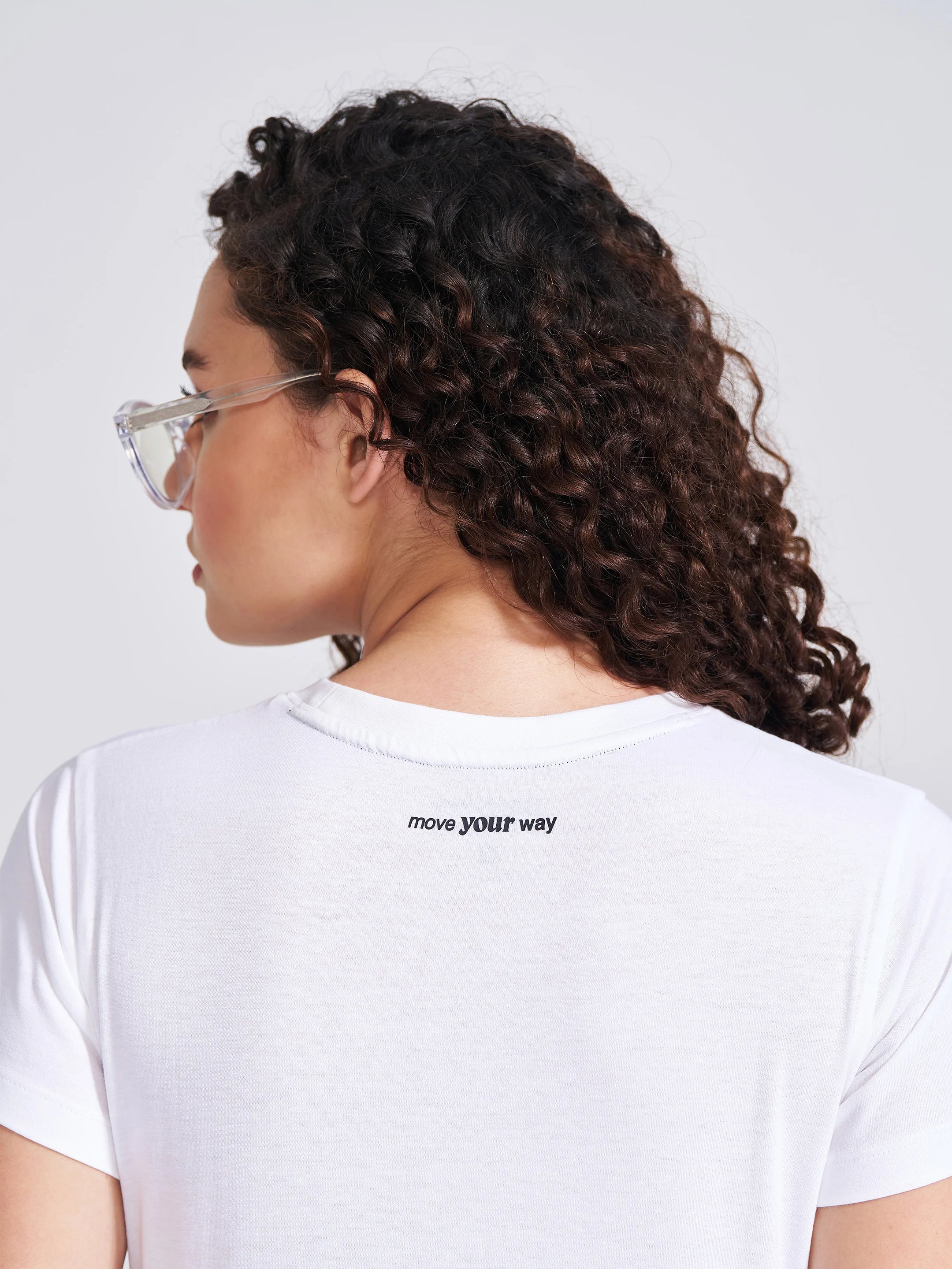 Women's White Solid Round Neck T-Shirt - Image 5